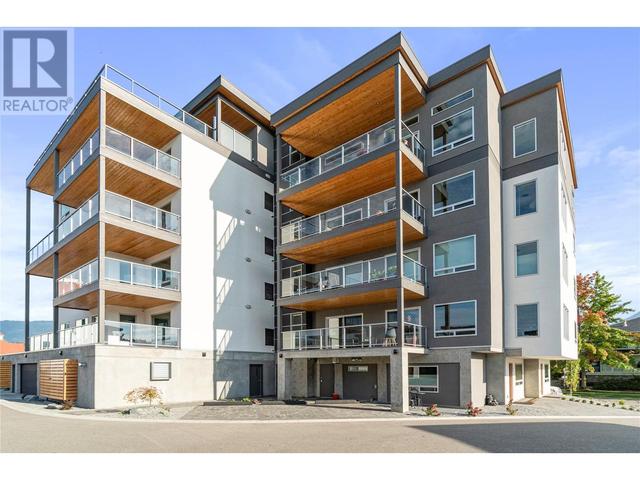 203 - 131 Harbourfront Drive Ne, Condo with 3 bedrooms, 2 bathrooms and null parking in Salmon Arm BC | Image 1