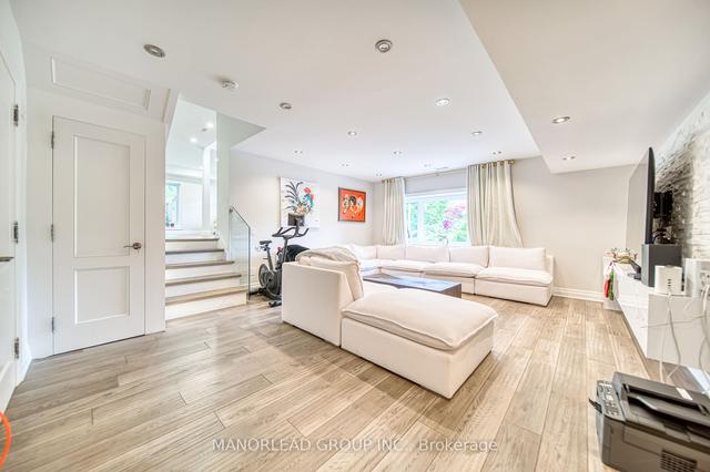 32 Brookfield Rd, House detached with 4 bedrooms, 5 bathrooms and 8 parking in Toronto ON | Image 2
