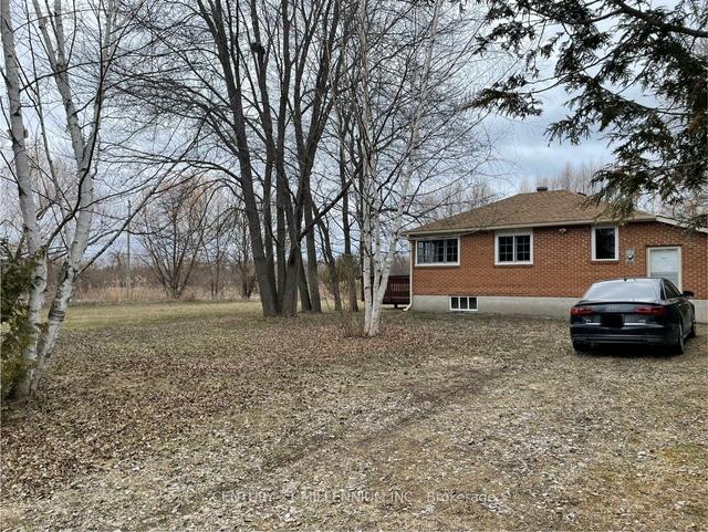 1027 Chapman St, House detached with 3 bedrooms, 1 bathrooms and 8 parking in Innisfil ON | Image 8