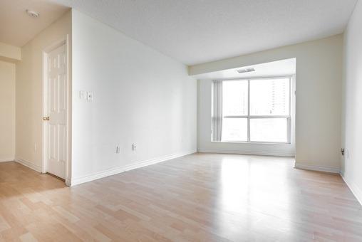 316 - 7 Lorraine Dr, Condo with 2 bedrooms, 2 bathrooms and 1 parking in Toronto ON | Image 3