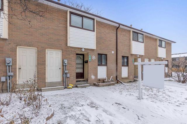 70 Fleetwood Cres, Townhouse with 3 bedrooms, 2 bathrooms and 1 parking in Brampton ON | Image 29