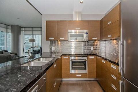 816 - 88 Park Lawn Rd, Condo with 2 bedrooms, 2 bathrooms and 1 parking in Toronto ON | Image 7