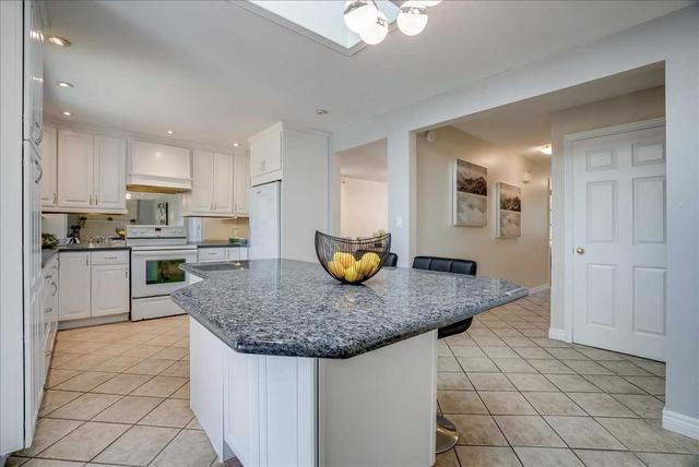 2401 Gilbert Crt, House detached with 4 bedrooms, 3 bathrooms and 6 parking in Burlington ON | Image 13