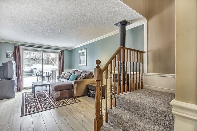 104 Loggers Run Rd, Townhouse with 3 bedrooms, 2 bathrooms and 1 parking in Barrie ON | Image 3