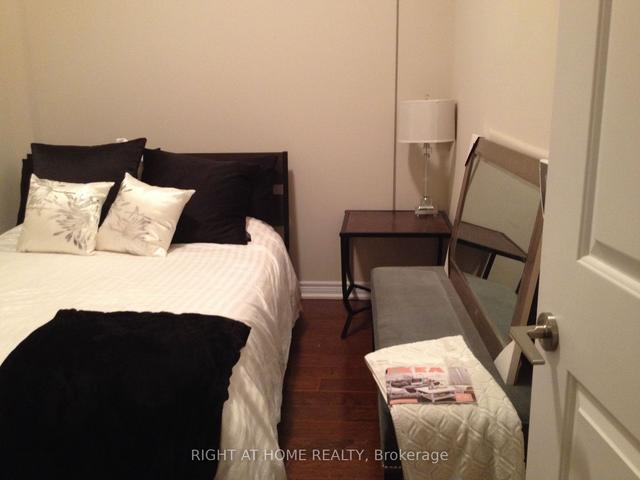 102 - 50 Murray St W, Condo with 2 bedrooms, 1 bathrooms and 1 parking in Hamilton ON | Image 4