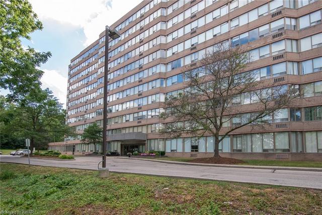 101 - 3227 King Street E, House attached with 2 bedrooms, 2 bathrooms and 1 parking in Kitchener ON | Image 2