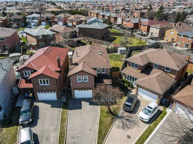 26 Sweet Oak Crt, House detached with 4 bedrooms, 4 bathrooms and 5 parking in Brampton ON | Image 1