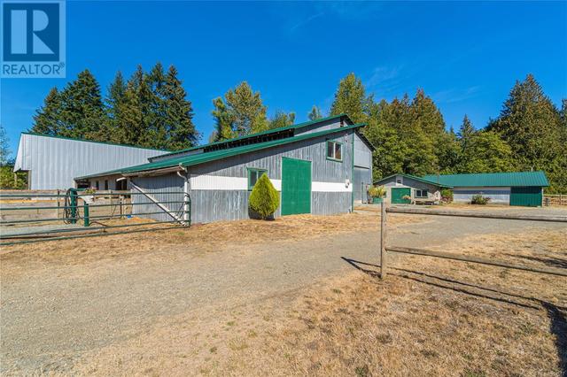 3155 Grant Rd, House detached with 2 bedrooms, 1 bathrooms and 10 parking in Comox Valley A BC | Image 33
