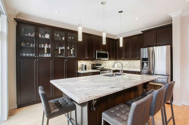 110 Thatcher Cres, House detached with 4 bedrooms, 4 bathrooms and 5 parking in East Gwillimbury ON | Image 5
