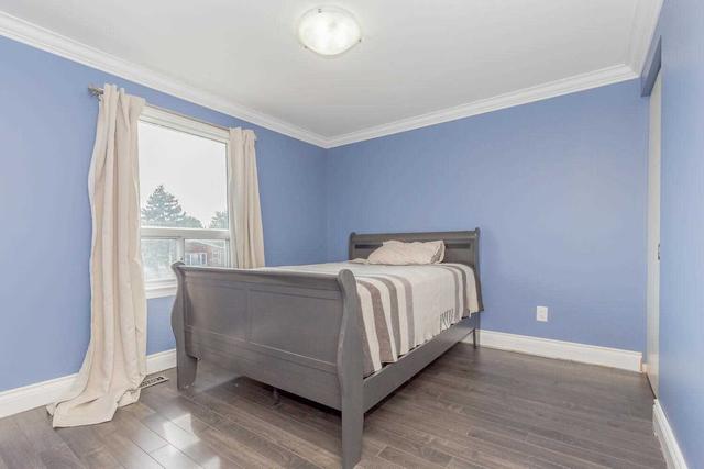 133 Earnscliffe Circ, House semidetached with 3 bedrooms, 2 bathrooms and 6 parking in Brampton ON | Image 6