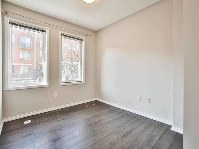 2 - 10 Turntable Cres, Townhouse with 3 bedrooms, 2 bathrooms and 1 parking in Toronto ON | Image 10