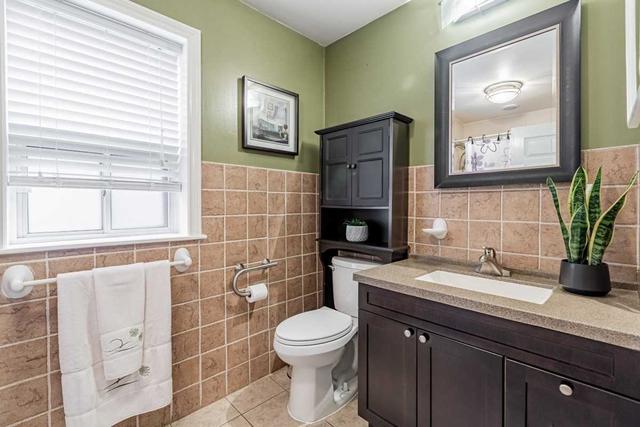 161 Northland Ave, House detached with 2 bedrooms, 2 bathrooms and 1 parking in Toronto ON | Image 7