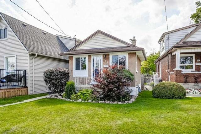 787 Knox Ave, House detached with 2 bedrooms, 1 bathrooms and 0 parking in Hamilton ON | Image 1