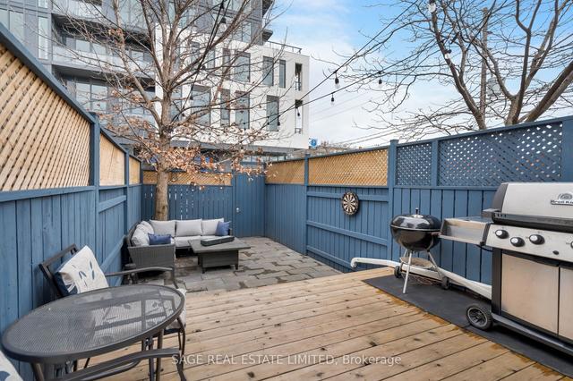 907 Palmerston Ave, House semidetached with 2 bedrooms, 2 bathrooms and 1 parking in Toronto ON | Image 13
