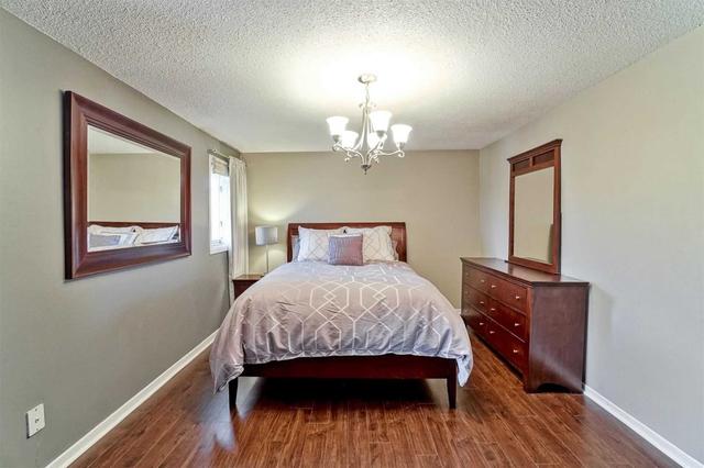 680 Regency Crt, Townhouse with 3 bedrooms, 2 bathrooms and 2 parking in Burlington ON | Image 15