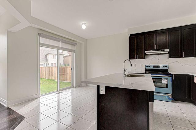 533 Dunlop Crt, House detached with 4 bedrooms, 3 bathrooms and 6 parking in Woodstock ON | Image 2