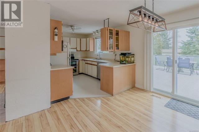 722 Connaught Ave, House detached with 3 bedrooms, 1 bathrooms and 6 parking in Nanaimo BC | Image 30