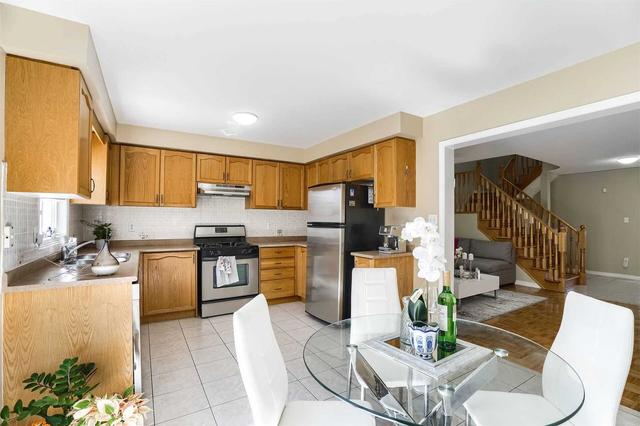 27 Amethyst Circ, House semidetached with 3 bedrooms, 3 bathrooms and 3 parking in Brampton ON | Image 2