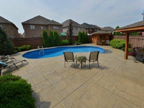 2374 Robmar Dr, House detached with 5 bedrooms, 4 bathrooms and 4 parking in Oakville ON | Image 2