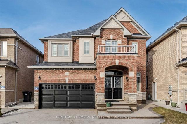 17 Amy Ave, House detached with 3 bedrooms, 3 bathrooms and 6 parking in Brampton ON | Image 1