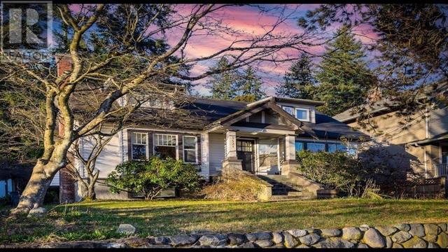 3531 W 37th Avenue, House detached with 5 bedrooms, 2 bathrooms and 2 parking in Vancouver BC | Image 2