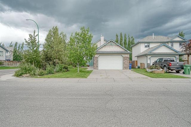 30 Bow Ridge Road, House detached with 4 bedrooms, 3 bathrooms and 4 parking in Cochrane AB | Card Image
