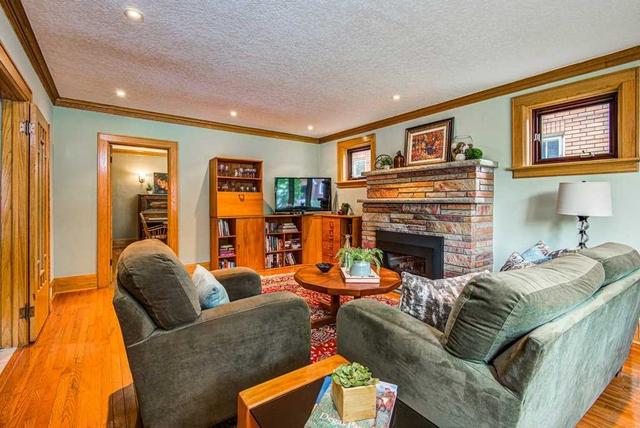 12 Betzner Ave N, House detached with 4 bedrooms, 3 bathrooms and 4 parking in Kitchener ON | Image 3
