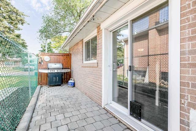 83 Watson Cres, House detached with 3 bedrooms, 2 bathrooms and 5 parking in Brampton ON | Image 32