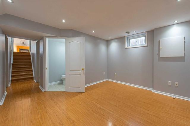 679 Spinnaker Cres, House detached with 3 bedrooms, 3 bathrooms and 6 parking in Waterloo ON | Image 14
