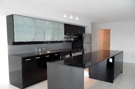 1001 - 15 Singer Crt, Condo with 3 bedrooms, 3 bathrooms and 1 parking in Toronto ON | Image 2