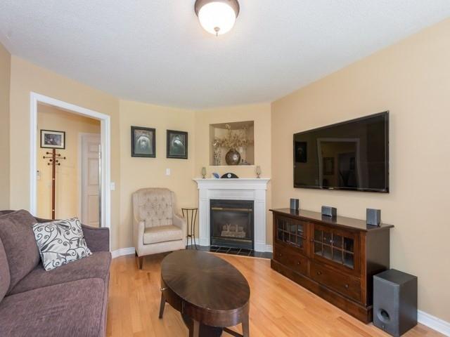 11 Annie Cres, House detached with 4 bedrooms, 3 bathrooms and 4 parking in Ajax ON | Image 6