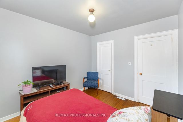 46 Clissold Rd, House detached with 3 bedrooms, 2 bathrooms and 2 parking in Toronto ON | Image 10