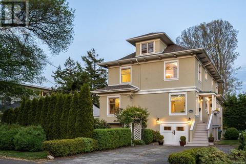 2659 Currie Rd, House detached with 5 bedrooms, 3 bathrooms and 4 parking in Oak Bay BC | Card Image