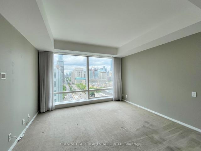 1802 - 180 University Ave, Condo with 1 bedrooms, 2 bathrooms and 11 parking in Toronto ON | Image 5