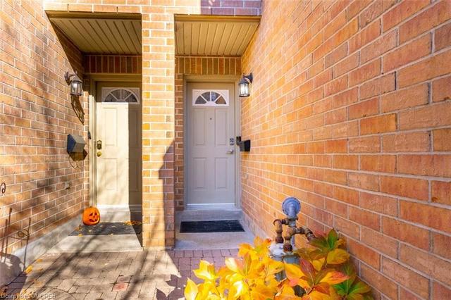 9 Whitehall Lane, House attached with 2 bedrooms, 1 bathrooms and 3 parking in Cambridge ON | Image 13