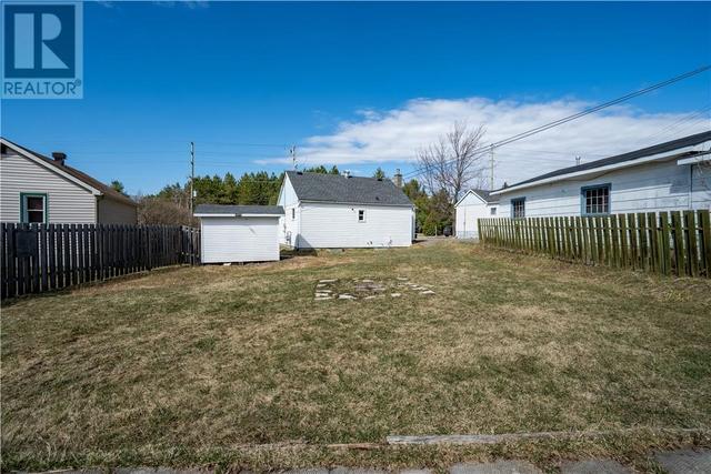 18 Moonlight Beach Road, House detached with 2 bedrooms, 1 bathrooms and null parking in Greater Sudbury ON | Image 18