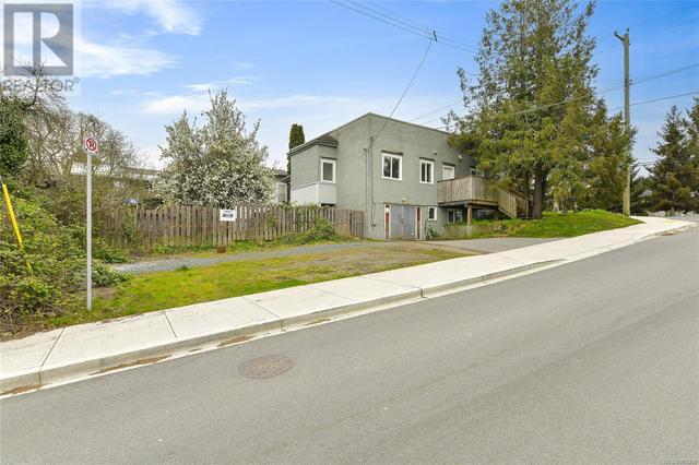 232 Burnside Rd W, House detached with 2 bedrooms, 2 bathrooms and 2 parking in Saanich BC | Image 31