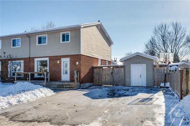 4 Montebello Lane, Home with 3 bedrooms, 2 bathrooms and 4 parking in Ottawa ON | Image 2