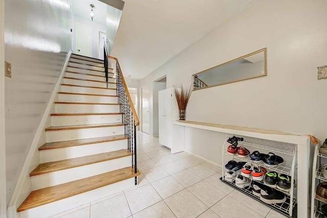 41 Rollingwood Dr, House detached with 4 bedrooms, 4 bathrooms and 6 parking in Toronto ON | Image 6