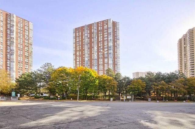 110 - 7 Concorde Pl, Condo with 1 bedrooms, 1 bathrooms and 2 parking in Toronto ON | Card Image