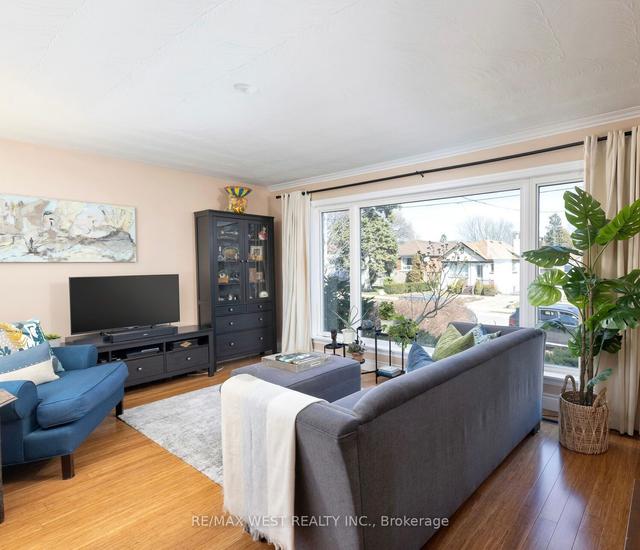 70 Thirty Ninth St, House detached with 2 bedrooms, 2 bathrooms and 1 parking in Toronto ON | Image 36