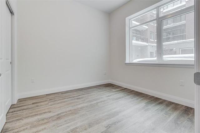 102 - 1 Redfern Ave, Condo with 2 bedrooms, 1 bathrooms and 1 parking in Hamilton ON | Image 6