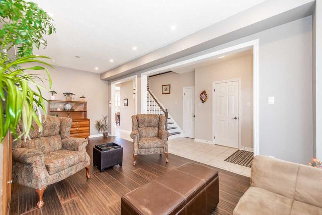 1272 Pepperbush Pl, House detached with 3 bedrooms, 4 bathrooms and 4 parking in Oakville ON | Image 2
