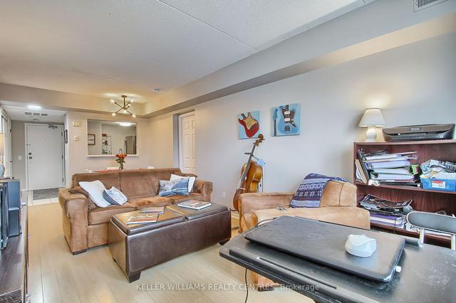 302 - 160 Wellington St E, Condo with 2 bedrooms, 2 bathrooms and 1 parking in Aurora ON | Image 5