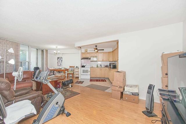 305 - 5 Vicora Linkway Way, Condo with 3 bedrooms, 2 bathrooms and 1 parking in Toronto ON | Image 10