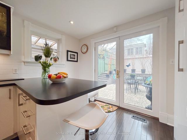 128 Spruce St, House attached with 2 bedrooms, 2 bathrooms and 2 parking in Toronto ON | Image 6