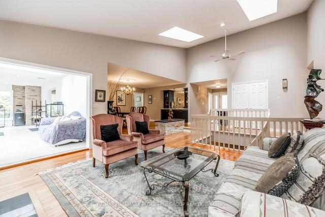 32 Park Tr, House detached with 3 bedrooms, 3 bathrooms and 14 parking in Springwater ON | Image 2