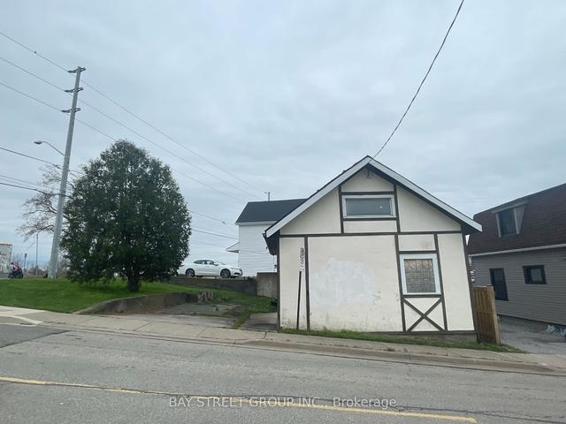 161 Queenston St, House detached with 0 bedrooms, 0 bathrooms and 4 parking in St. Catharines ON | Image 6