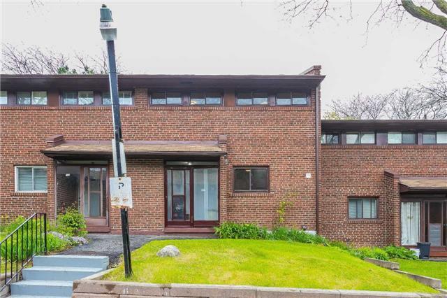 801 Military Tr, Townhouse with 3 bedrooms, 3 bathrooms and 1 parking in Toronto ON | Image 1