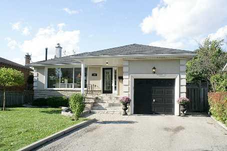 101 Birgitta Cres, House detached with 3 bedrooms, 2 bathrooms and 3 parking in Toronto ON | Image 1